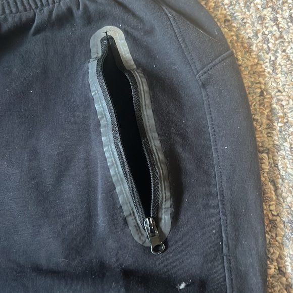 Medium Black Old Navy Active Men’s Sweatpants (with zip up pockets) - Picture 3 of 4